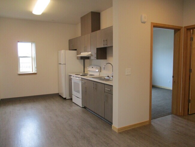 Building Photo - Molalla Gardens