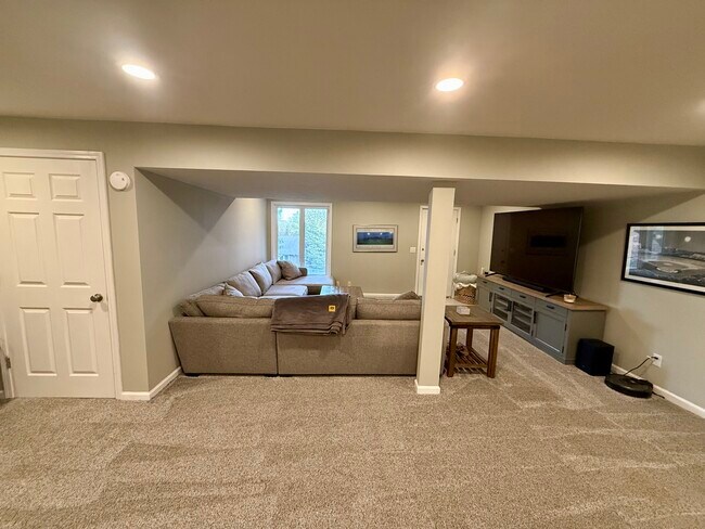 Building Photo - 2305 S 165th St