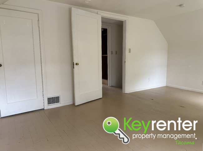 Building Photo - Adorable 4 Bedroom 1.5 Bath Tacoma Home + ...