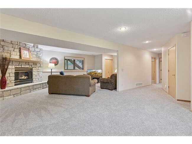 Building Photo - 796 Sunset Dr