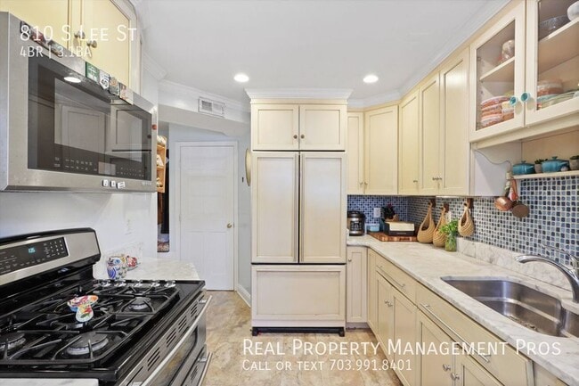 Building Photo - 810 S Lee St