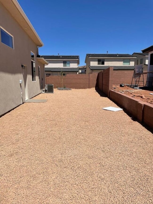 Building Photo - Beautiful 3 Bed Home!