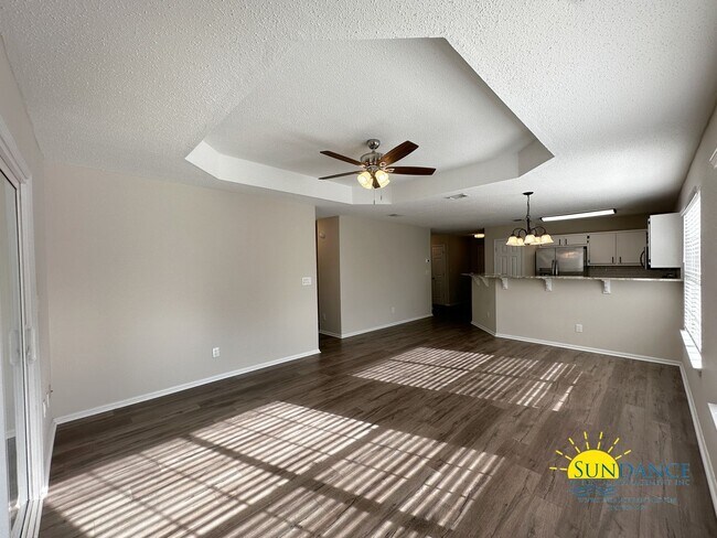 Building Photo - Pet Friendly 4 Bedroom Home in Fort Walton...