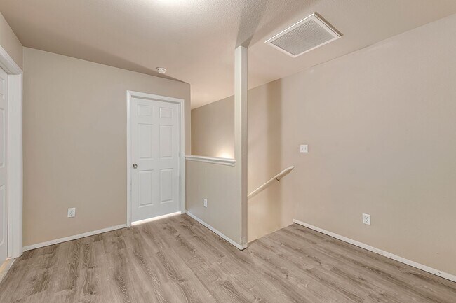 Building Photo - Spacious Multi-Level Townhome in Brookwillow