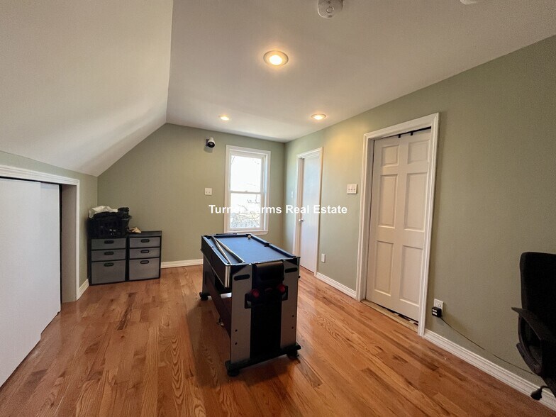 Building Photo - 43 Martin St