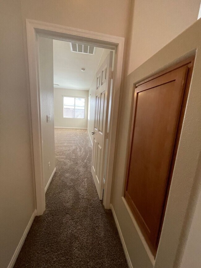 Building Photo - Beautiful Single Story Home in Gated Commu...