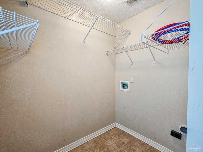 Building Photo - 9771 Cobblebrook Dr