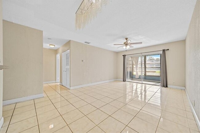 Building Photo - 5031 W Oakland Park Blvd