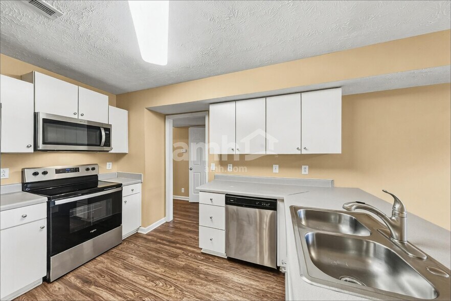 Building Photo - 1801 Antebellum Dr