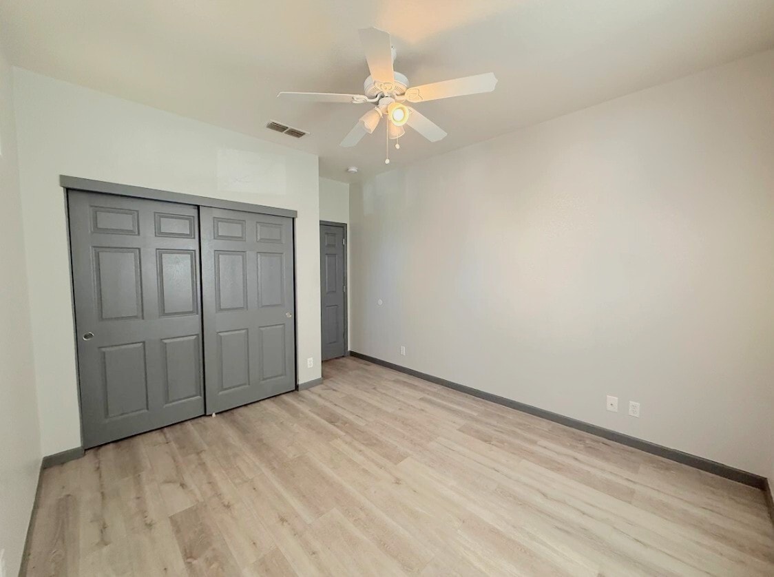 Building Photo - 633 Chandon Dr