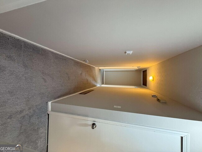 Building Photo - 3155 Oak Dr