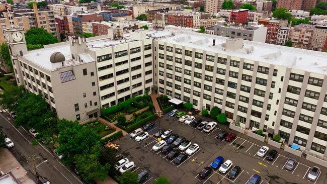 Building Photo - 300 Adams St