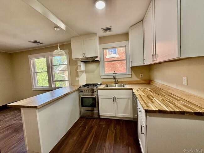 Primary Photo - 26 N Eckar St