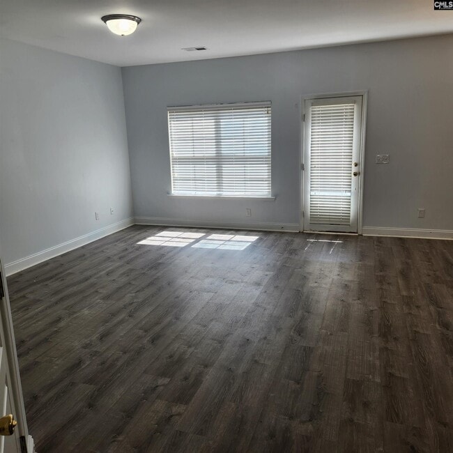 Building Photo - 330 Large Oak Loop