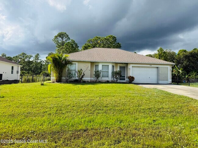 Building Photo - 3232 Wallace Ave