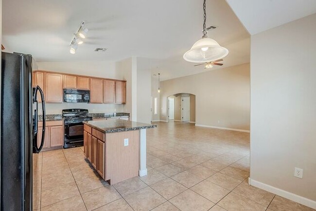 Building Photo - Pending/ Rented - Bright & Airy 4-Bedroom ...