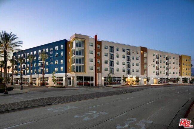 Primary Photo - 10568 Gateway Prom