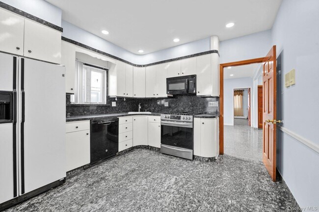 Building Photo - 66-18 75th St