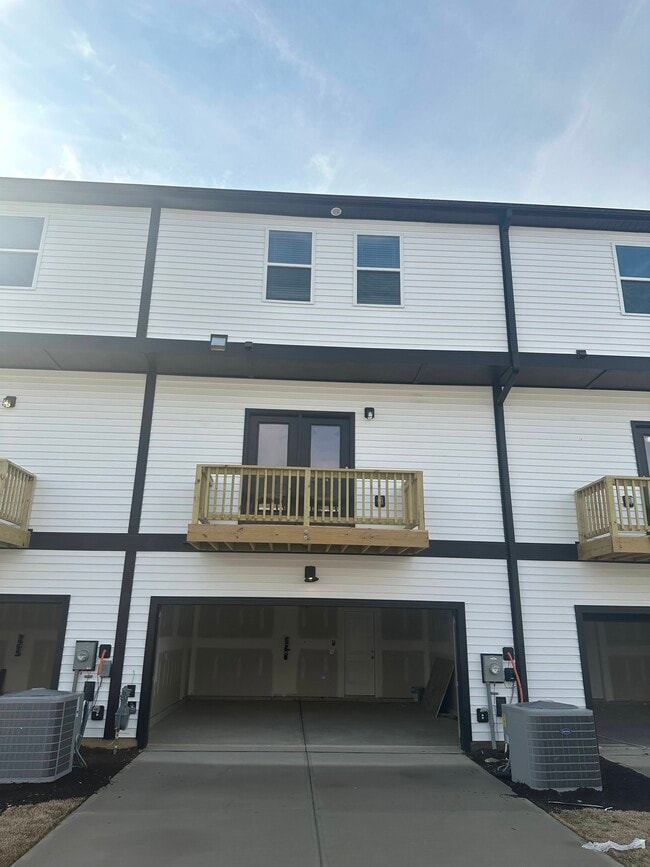 Building Photo - 405 Diversity Wy