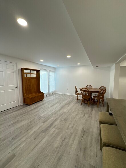 Building Photo - 1042 Laurel Grove Rd