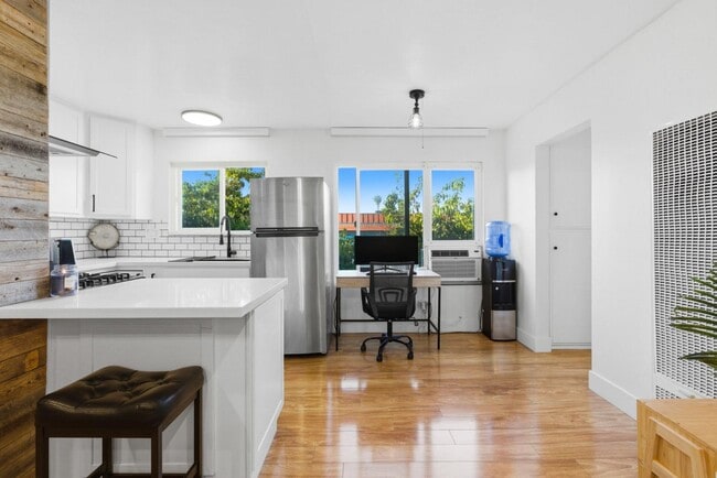 Building Photo - 4262 Wilson Ave