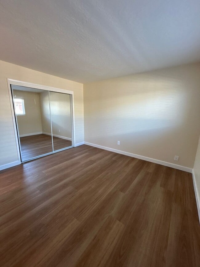 Building Photo - 271 W Alvin Dr