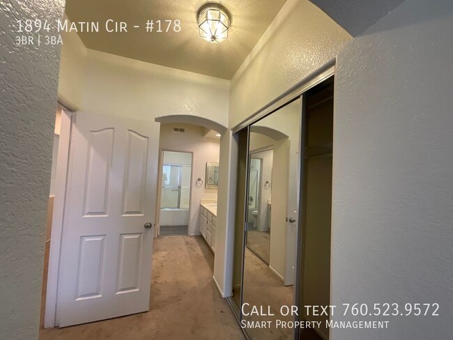 Building Photo - Upgraded Town Home 3BR/2.5BA  Great Locati...