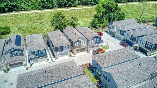Building Photo - 16012 Oregon Oak Dr