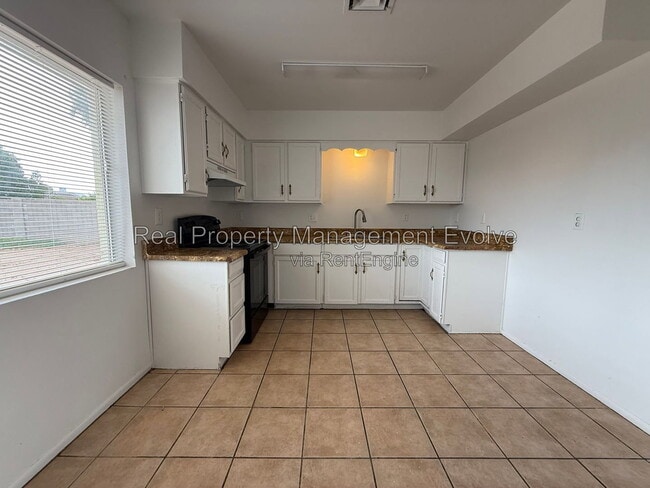 Building Photo - 9248 W Mescal St