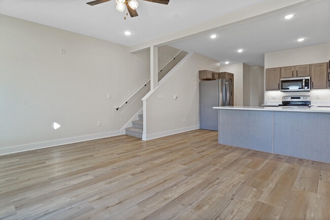 Building Photo - 118 Eiche Dr