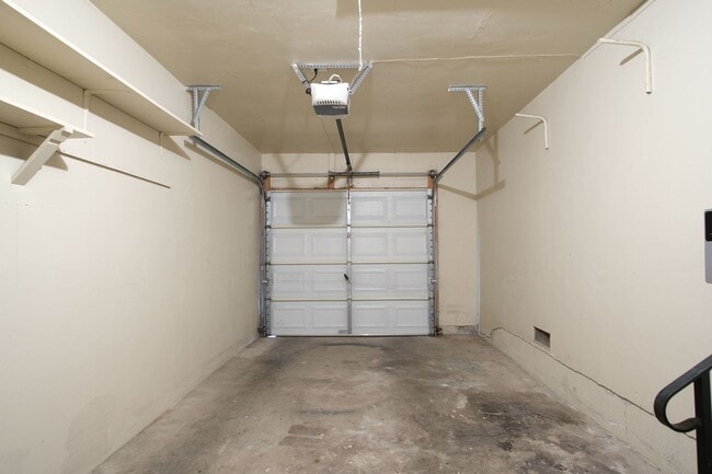 Building Photo - Charming 3-bedroom, 1-bathroom in Sacramento.