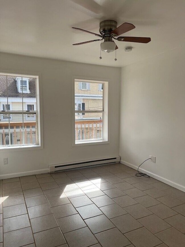 Building Photo - 18 Water St