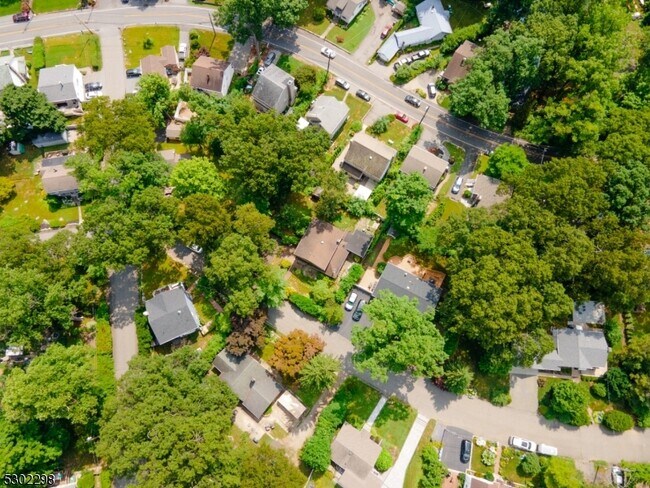 Building Photo - 31 Oliver Pl