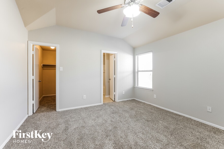 Building Photo - 7909 Big Oak Dr