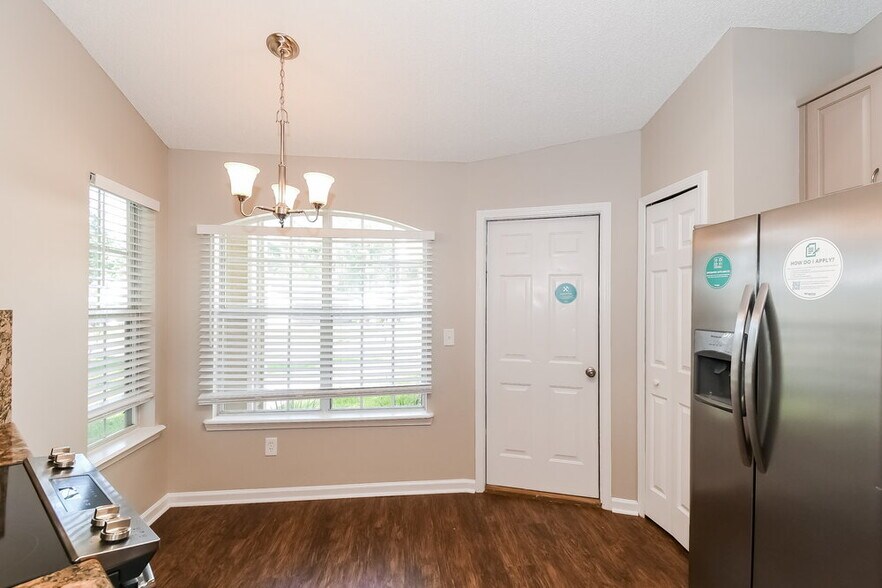 Building Photo - 2056 Eclipse Dr