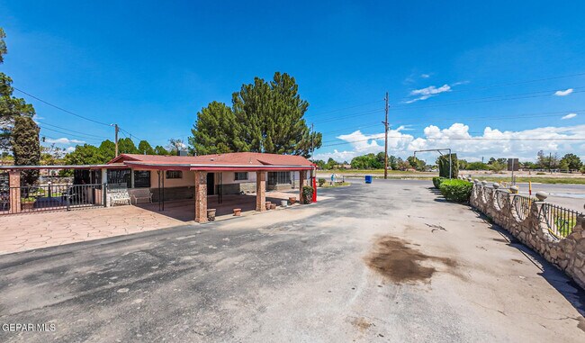 Building Photo - 10650 Socorro Rd