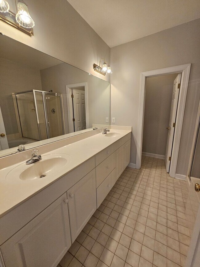 Building Photo - 104 Beeley Ct