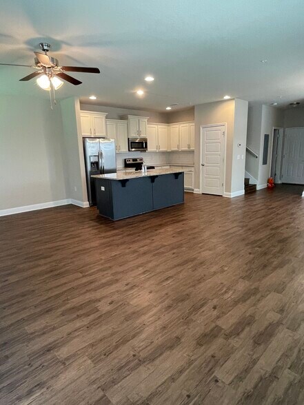 Building Photo - 6891 Spaniel Dr