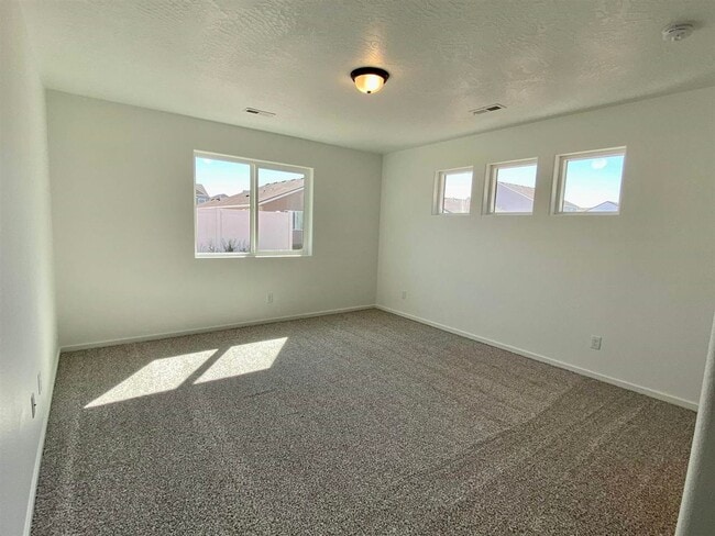 Building Photo - Beautiful 3 Bed, 2 Bath House in Airway He...