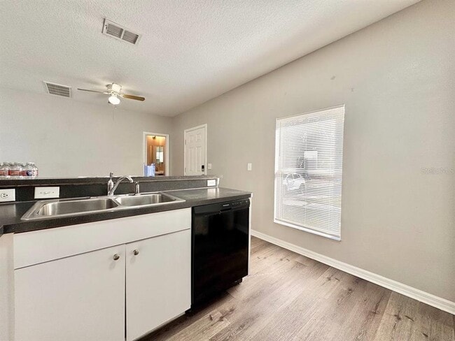 Building Photo - 2420 E Ida St