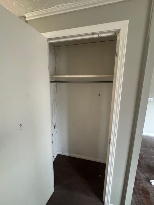 Building Photo - Adorable 3 Bedroom Home