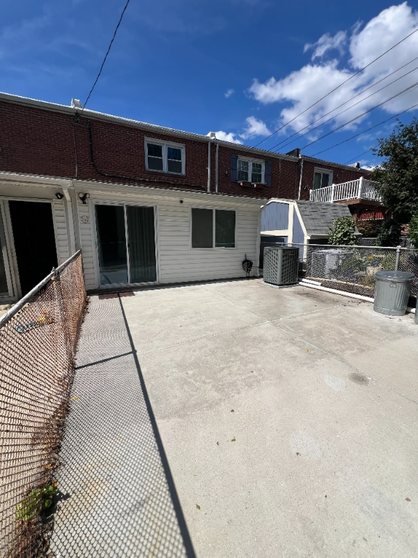 Building Photo - 643 47th St