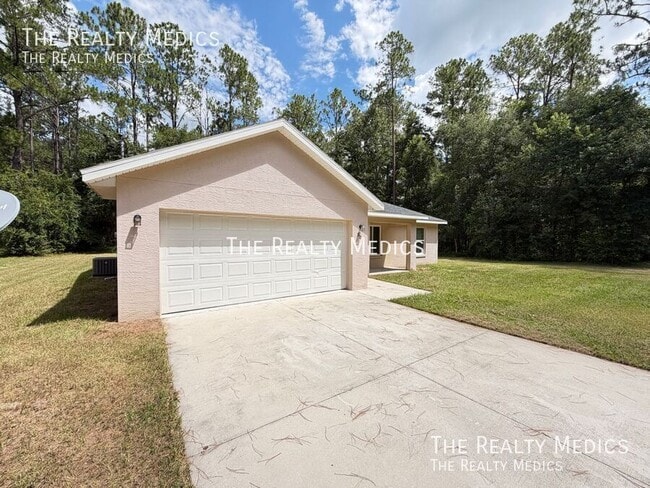 Building Photo - 303 Sequoia Dr
