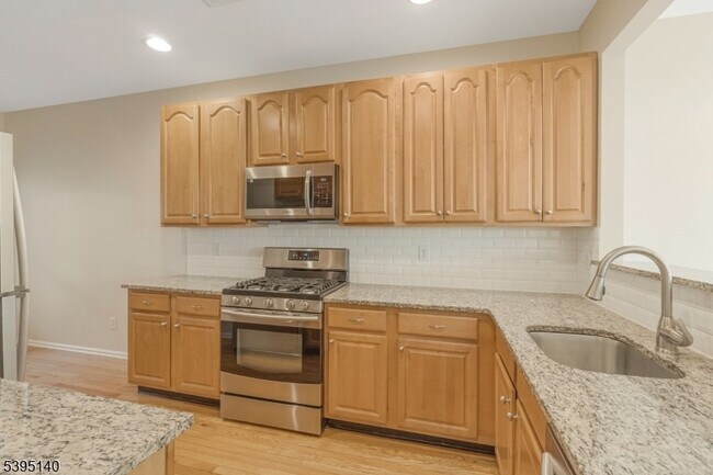 Building Photo - 105 Wallace Ct