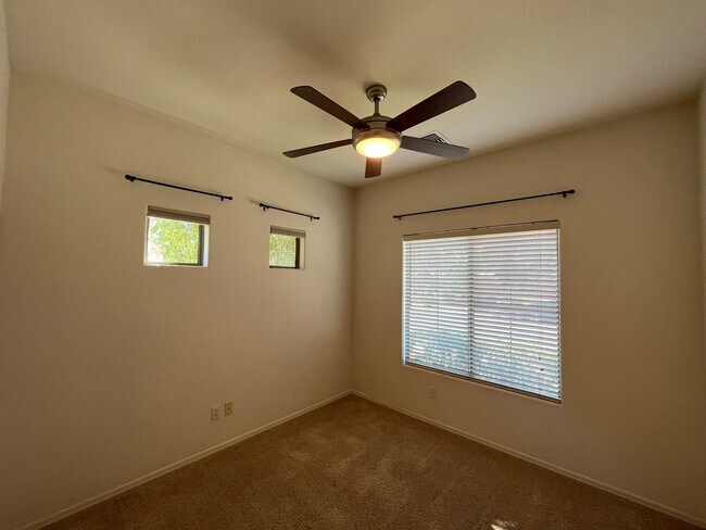 Building Photo - 4 Bedroom Home in Lantana Village Near E Ocotillo Rd. and S McQueen Rd!