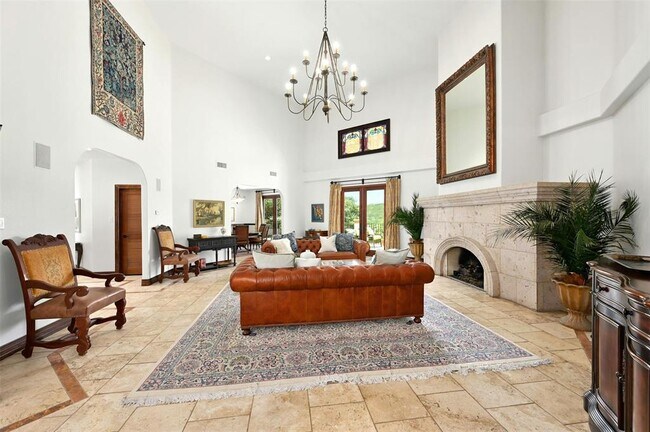 Building Photo - 2510 Saratoga Dr