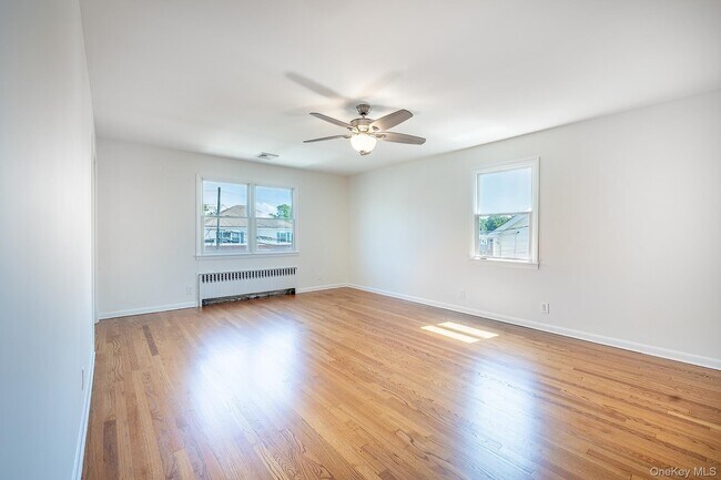 Building Photo - 107 Woodside Ave