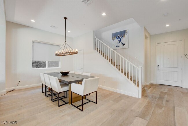 Building Photo - 2567 Speyburn Ave