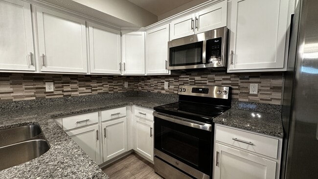 Building Photo - 1000 Henry Pl Blvd