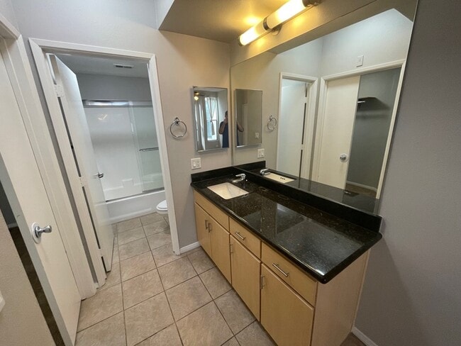 Building Photo - 101 W Market St